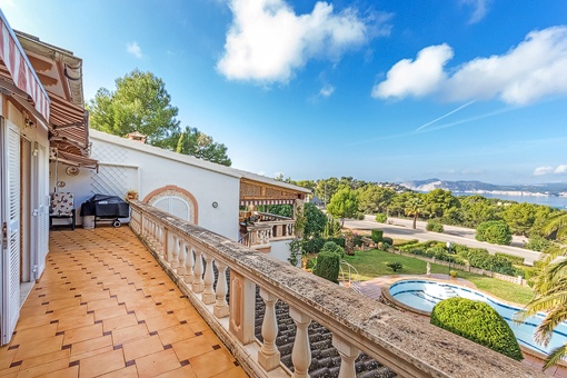 Große Villa in der Wohngegend von Nova Santa Ponsa mit Pool