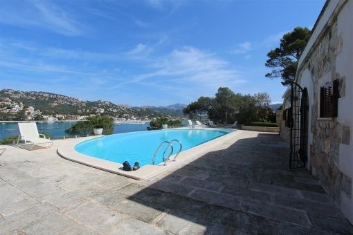 Mallorquinischer Swimmingpool