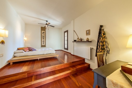 Großzügiges Schlafzimmer