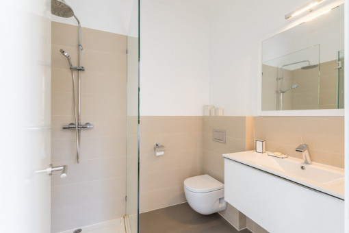 Badezimmer mit Dusche