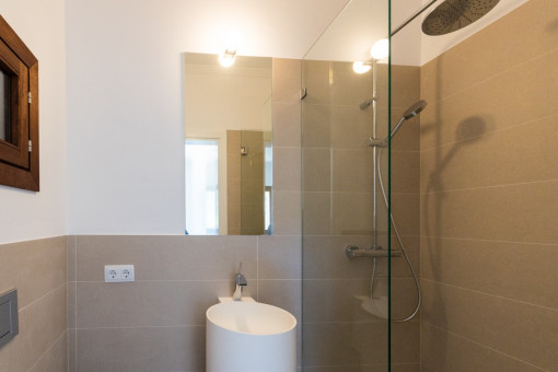 Modernes Badezimmer