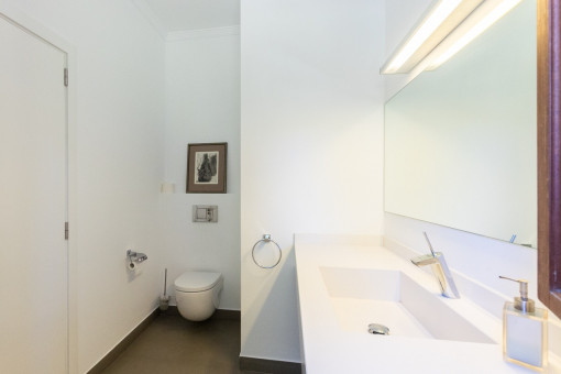 Helles Badezimmer
