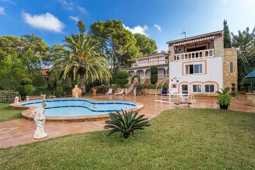 Große Villa in der Wohngegend von Nova Santa Ponsa