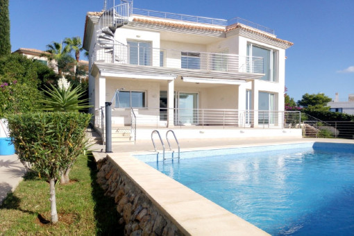Eindrucksvolle Meerblickvilla mit traumhaften Sonnenterrassen in Santa Ponsa