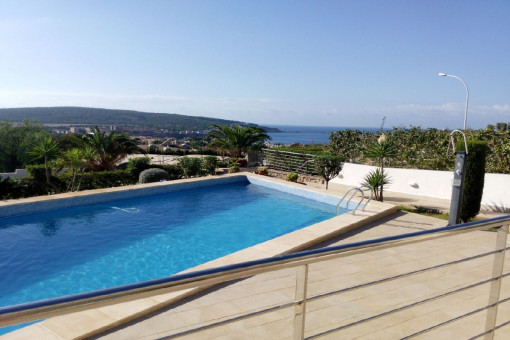 Sonniger Poolbereich