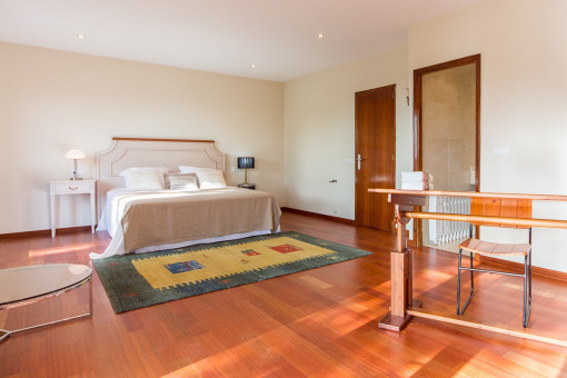 Schlafzimmer mit Schreibtisch
