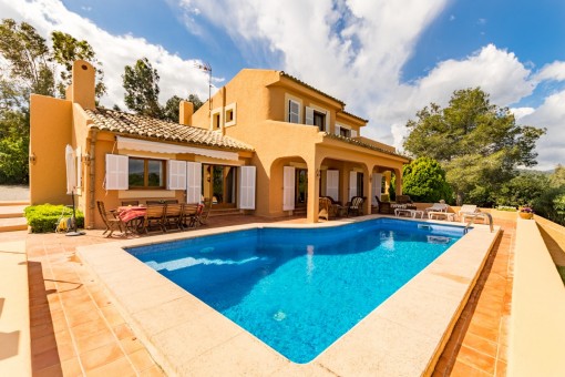 Komfortable Neubaufinca bei Alcúdia mit Pool in bevorzugter Wohngegend und Panoramabergblick