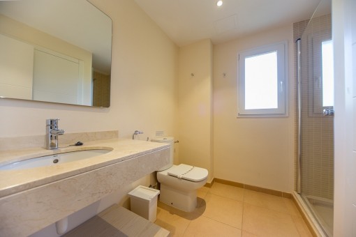 Erdgeschosswohnung mit Terrasse in wunderschöner Anlage mit