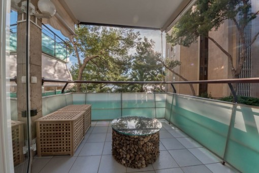 Sitzecke auf dem Balkon vor dem Schlafzimmer