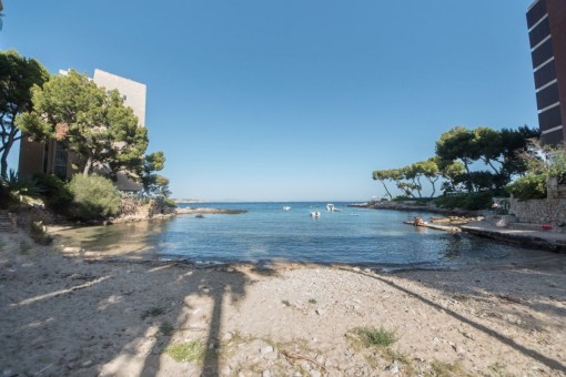 Direkter Zugang zu einem idyllischen Strand