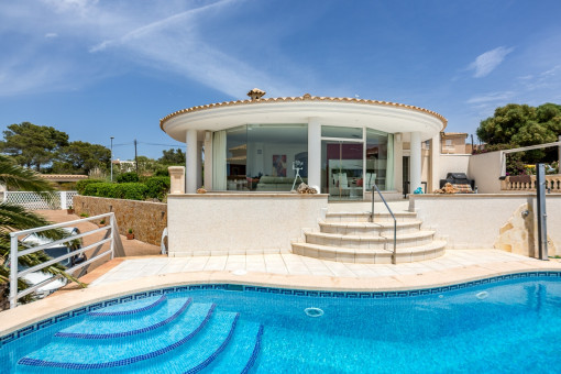 Moderne, großzügige Villa mit Panoramameerblick in Tolleric