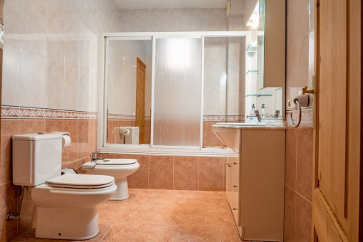 Badezimmer mit Badewanne