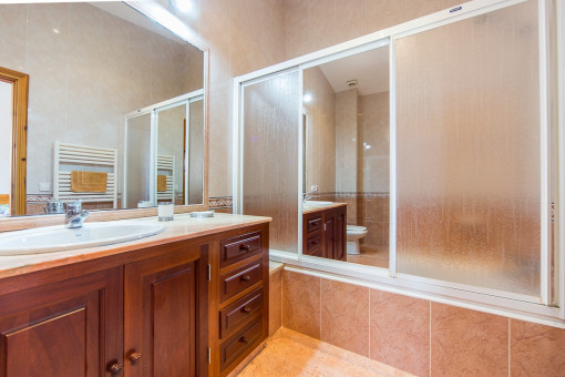 Großzügiges Badezimmer