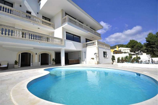 Moderne, großzügige Villa in idyllischer Lage mit Pool in Son Vida – verfügbar ab April 2026