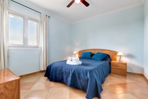 Geräumiges Schlafzimmer