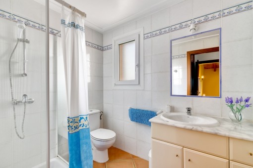 Badewanne mit Dusche