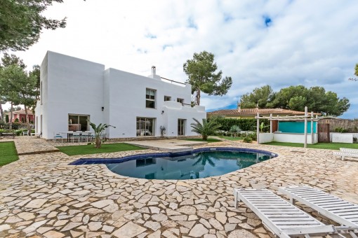 Schöne Villa mit großem Garten in Sol de Mallorca