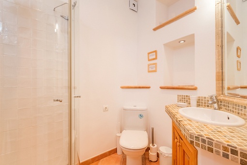 Badezimmer des Apartments mit Dusche