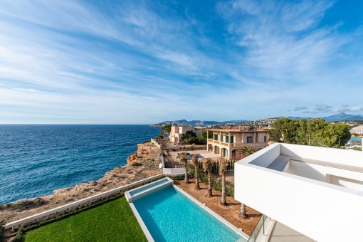 Moderne Villa mit Traumblick in erster Meereslinie in El Toro