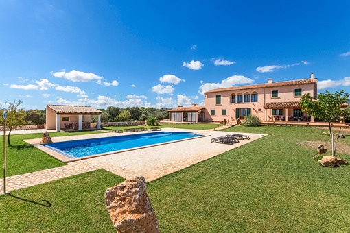 Finca mit großzügigem Grundstück von 21.000 qm