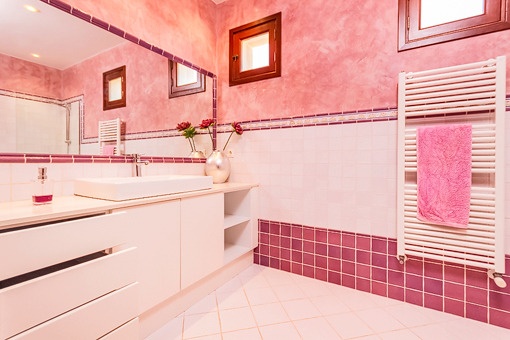 Weiteres Badezimmer mit Heizung