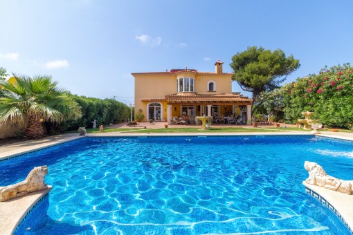 Luxuriöse mediterrane Villa mit fantastischem Meerblick in Vallgornera