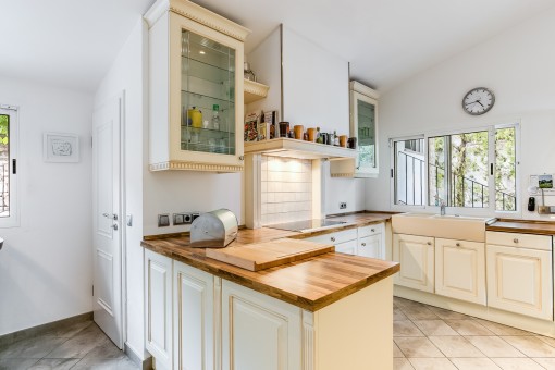 Villa in sonniger Hanglage in exklusiver Urbanisation mit fantastischem