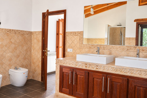 Badezimmer im modernen Stil