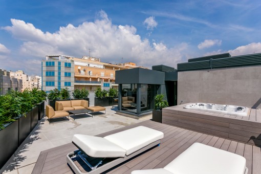 Extravagantes Neubau-Penthaus mit großer Dachterrasse und Jacuzzi im Zentrum von Palma