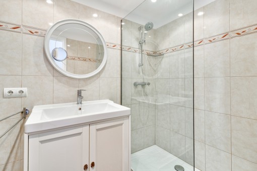 Möbliertes und neu renoviertes Apartment mit Klimaanlage in erster