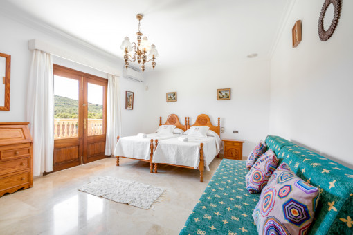 Schlafzimmer mit Balkonzugang