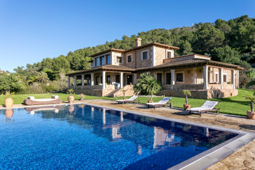 Großzügige Luxusfinca mit Bergpanoramablick in bester Wohnlage vom Puig de Santa Magdalena