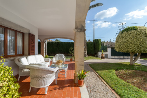 Weitere überdachte Terrasse