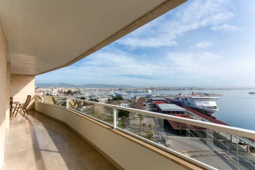 Moderne Luxuswohnung am Paseo Maritimo mit Traumblick auf das Meer, den Hafen und die Kathedrale