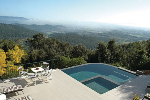 Voll ausgestattete mallorquinische Finca mit Pool im Tramuntanagebirge mit fantastischem Weitblick nahe Esporles