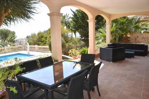 Weitere Terrasse mit Essbereich