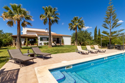Erholung pur - Finca mit eigenem Putting Green und Bergblick in Llucmajor