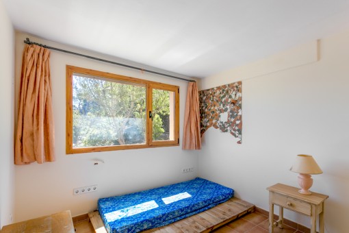 Zweites Schlafzimmer auf der unteren Ebene