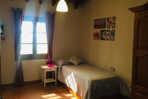 Schöne möblierte Finca mit Pool und Garten in Establiments -mieten