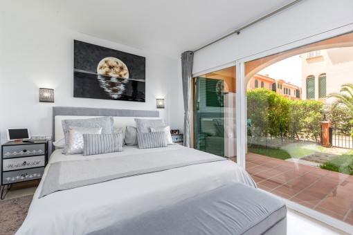 Schön renoviertes 3-Schlafzimmer Duplexapartment über Port Adriano - kaufen