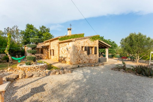 Romantische Finca aus Naturstein in Costix