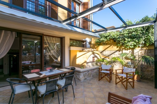 Liebevoll restauriertes Stadthaus in Selva mit Pool und traumhaftem