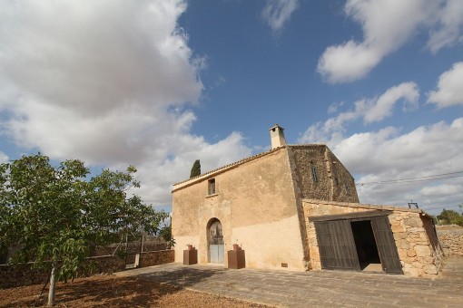 Historische Finca mit großem Grundstück und Möglichkeit für einen Neubau nahe Llucmajor
