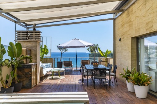 Seltene Gelegenheit - spektakuläres Meerblick-Penthouse mit Pool in privilegierter Lage, direkt am Strand von Cala Major