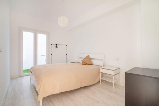 Schlafzimmer mit Patio