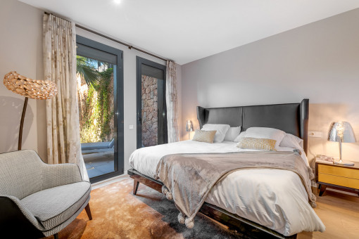 Hauptschlafzimmer mit Gartenzugang