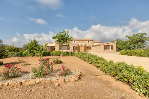 Frontansicht der mediterrane Finca
