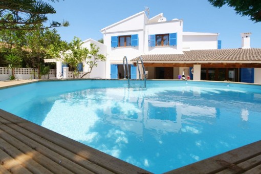 Villa mit 4 Wohneinheiten, Pool und Ferienlizenz für 6 Personen in Sa Coma