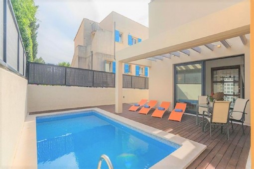 Haus mit Pool, Meerblick und Ferienwohnungslizenz für 6 Personen in