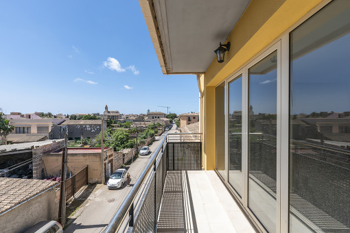 Modernes Stadthaus mit Patio und Dachterrasse in ruhiger Seitenstraße von Santanyí